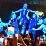 Yonca Evcimik Instagram - Dün akşam İzmir @soldoutperformancehall ‘da dolup taşan sevginiz ve katılımınızla öyle güzel dakikalar geçirdik ki 🍀❤️ İlginize ve sevginize çok teşekkürler ❤️🍀 Tekrar görüşmek üzere İzmir 🍀 @djhakankufundur @mansurark