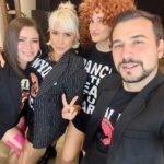 Yonca Evcimik Instagram – Birazdan Kocaeli Jolly Joker sahnesindeyiz 🍀 @kocaeli.jollyjoker @serhanaltinell @byaltinelmanagement