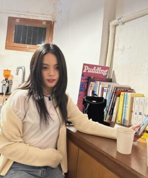 Yoo Hye-In Instagram - ☕️📷🎧💽🩶