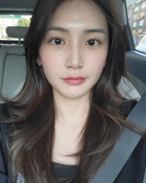 Yoo Na-gyeol Instagram - 긴 머리 완성🥰🥰