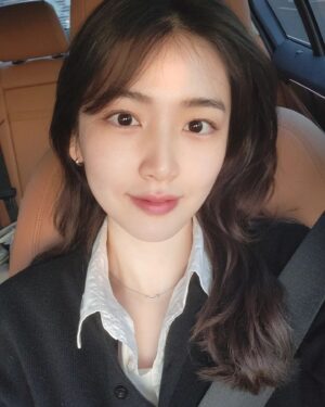 Yoo Na-gyeol Instagram - 🙂