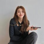 Yoo In-young Instagram – _
.
.
비가 보슬보슬 내리는 날.
삼청동 데이트. 
오늘 나에게  행복을 준  @silverjoo___ 😉
.
너무 너무 아름다웠던 작품 
눈에 계속 담아야지
저 작품이 집에 있다면 너무 행복 하겠다..
@kibongrhee 
.
#국제갤러리 #이기봉작가님 #김윤신작가님