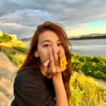Yoo In-young Instagram – _
.
.
꽃 한 송이가 그래 그래 피었구나🌼