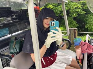 Yoo In-young Instagram - _
.
.
빗소리도 함께한 사람들도 
좋았다🩵