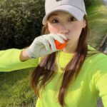 Yoo In-young Instagram - _ . . 이제 제법 춥네..🍋 . #가족골프