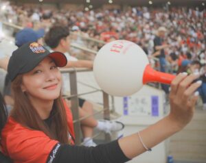 Yoo In-young Instagram - _
.
.
나의 첫 축구 직관⚽️
우워어어어어 재밌자나!!! 
.
#기형부화이팅!! #FC서울 
#모든선수분들수고하셨습니다