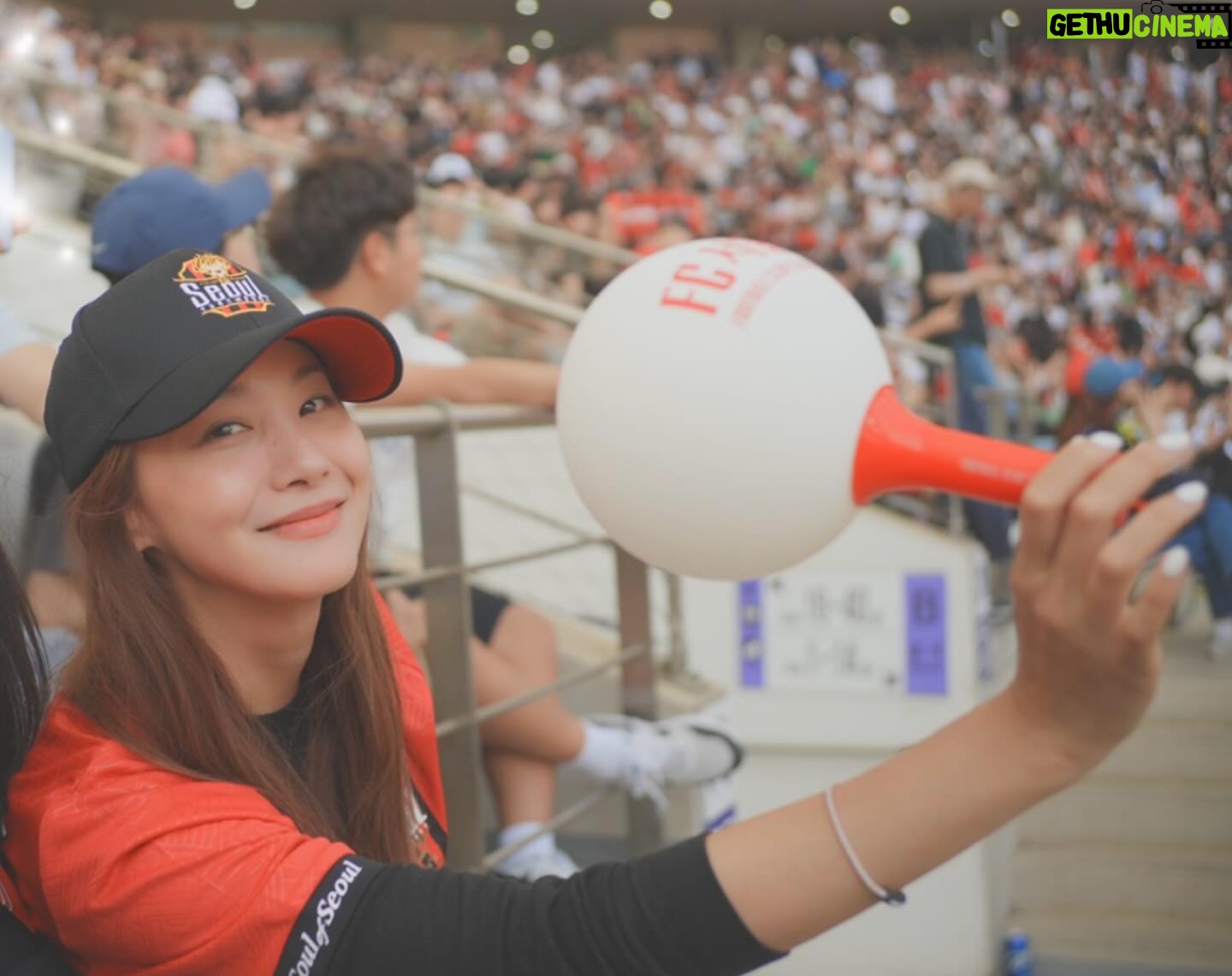 Yoo In-young - 3 Likes - _
.
.
나의 첫 축구 직관⚽️
우워어어어어 재밌자나!!!
.
#기형부화이팅!! #FC서울
#모든선수분들수고하셨습니다
