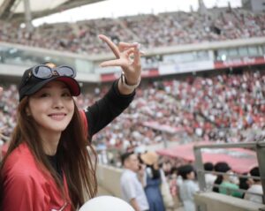 Yoo In-young Instagram - _
.
.
나의 첫 축구 직관⚽️
우워어어어어 재밌자나!!! 
.
#기형부화이팅!! #FC서울 
#모든선수분들수고하셨습니다