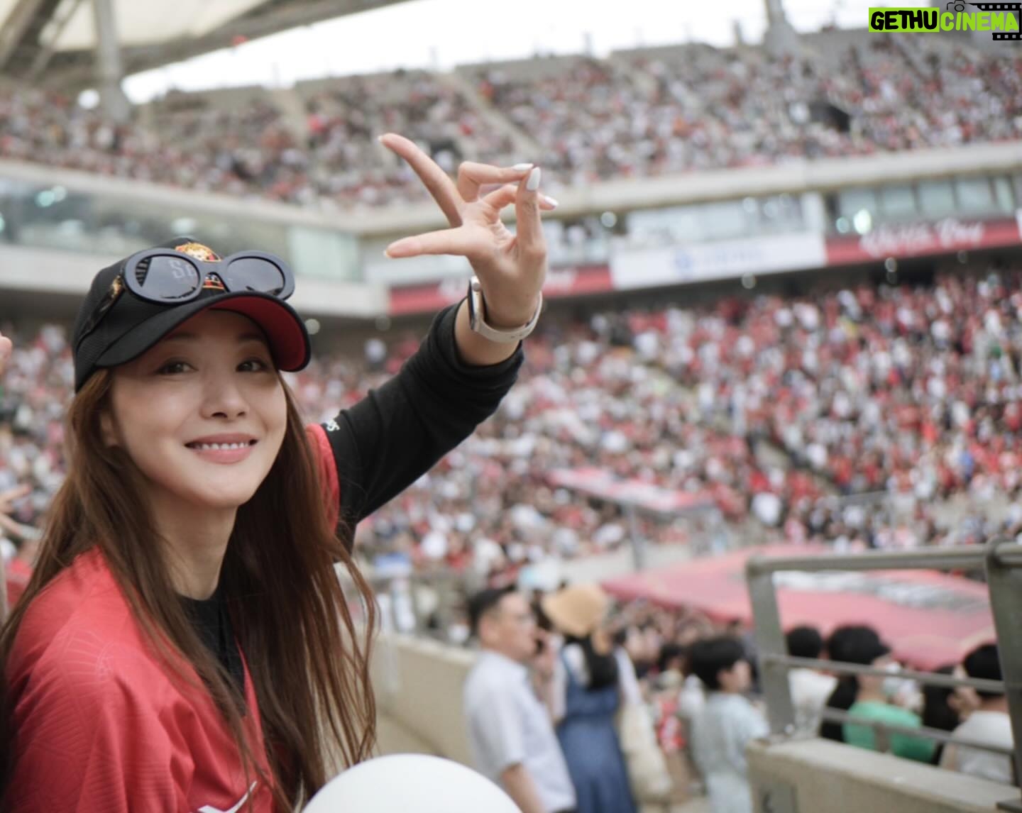 Yoo In-young - 3 Likes - _
.
.
나의 첫 축구 직관⚽️
우워어어어어 재밌자나!!!
.
#기형부화이팅!! #FC서울
#모든선수분들수고하셨습니다