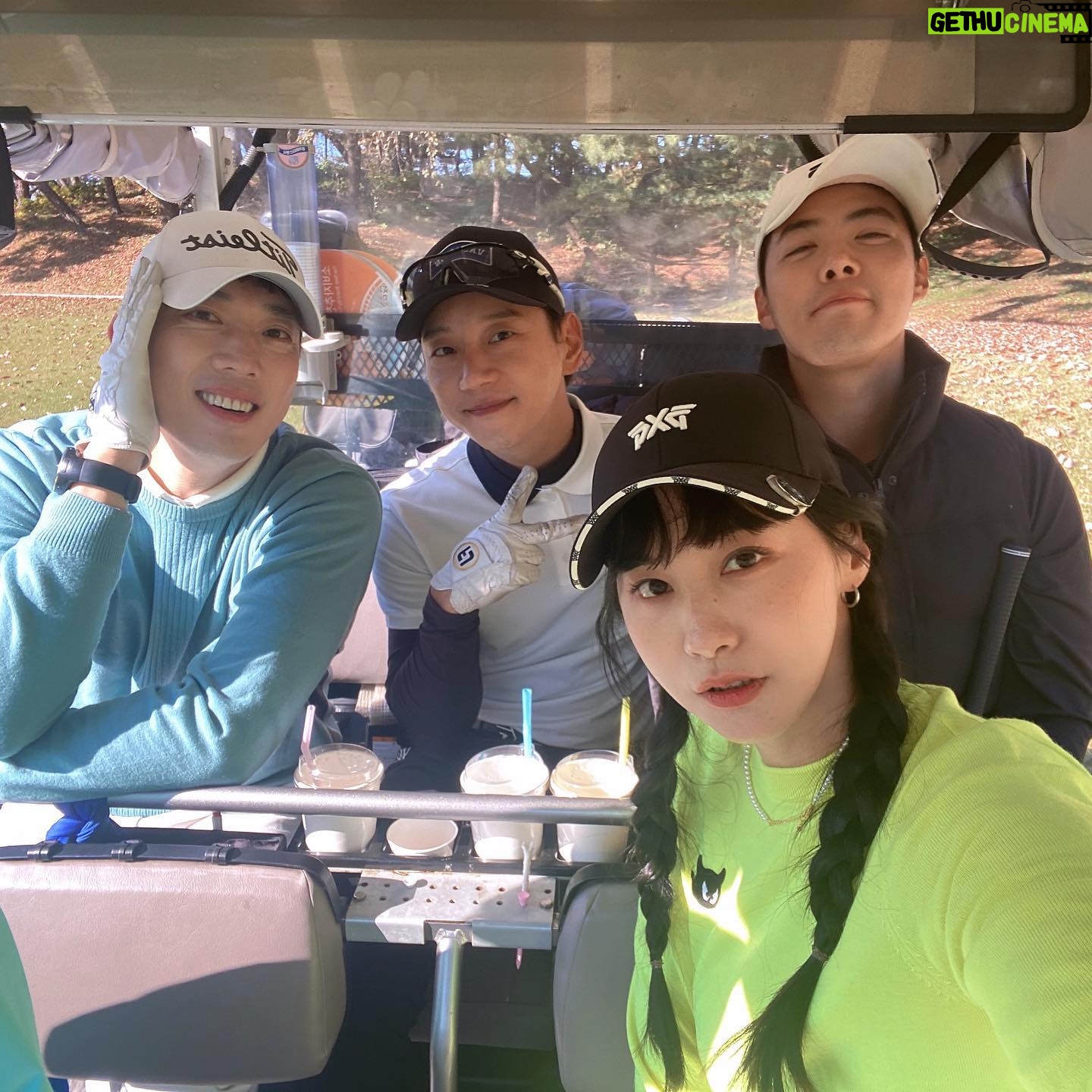 Yoo In-young - 4.8K Likes - _
.
.
그대들과 함께라서
너무 즐거워💚
.
#마음만프로김환
#골프에근육쓰는황치열
#살빼자강남
#다음엔함께해오창석