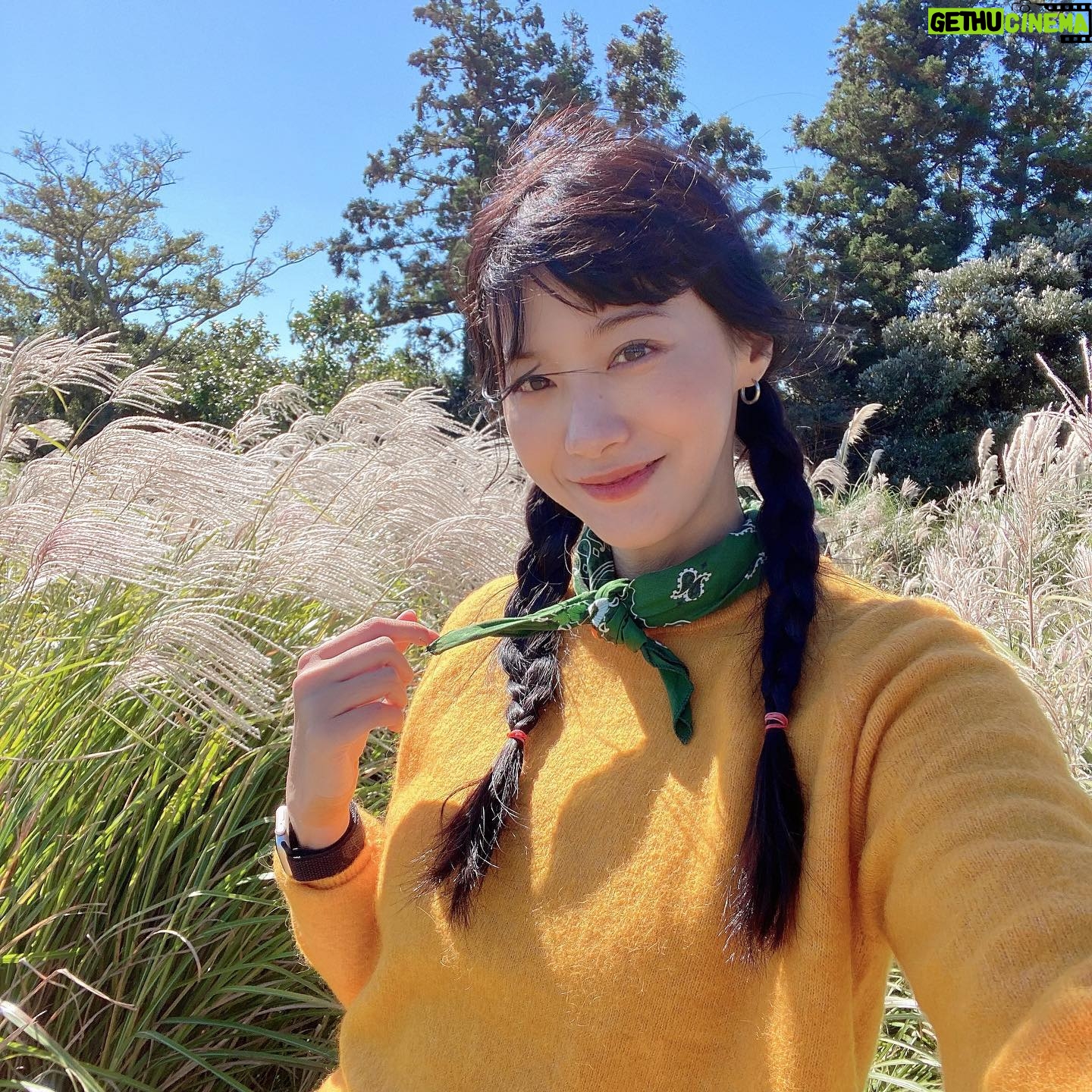 Yoo In-young - 5.8K Likes - _
.
.
가을골프🏌🏻♀️
.
#바람불어와내머리날려도
#언젠가는늘겠지