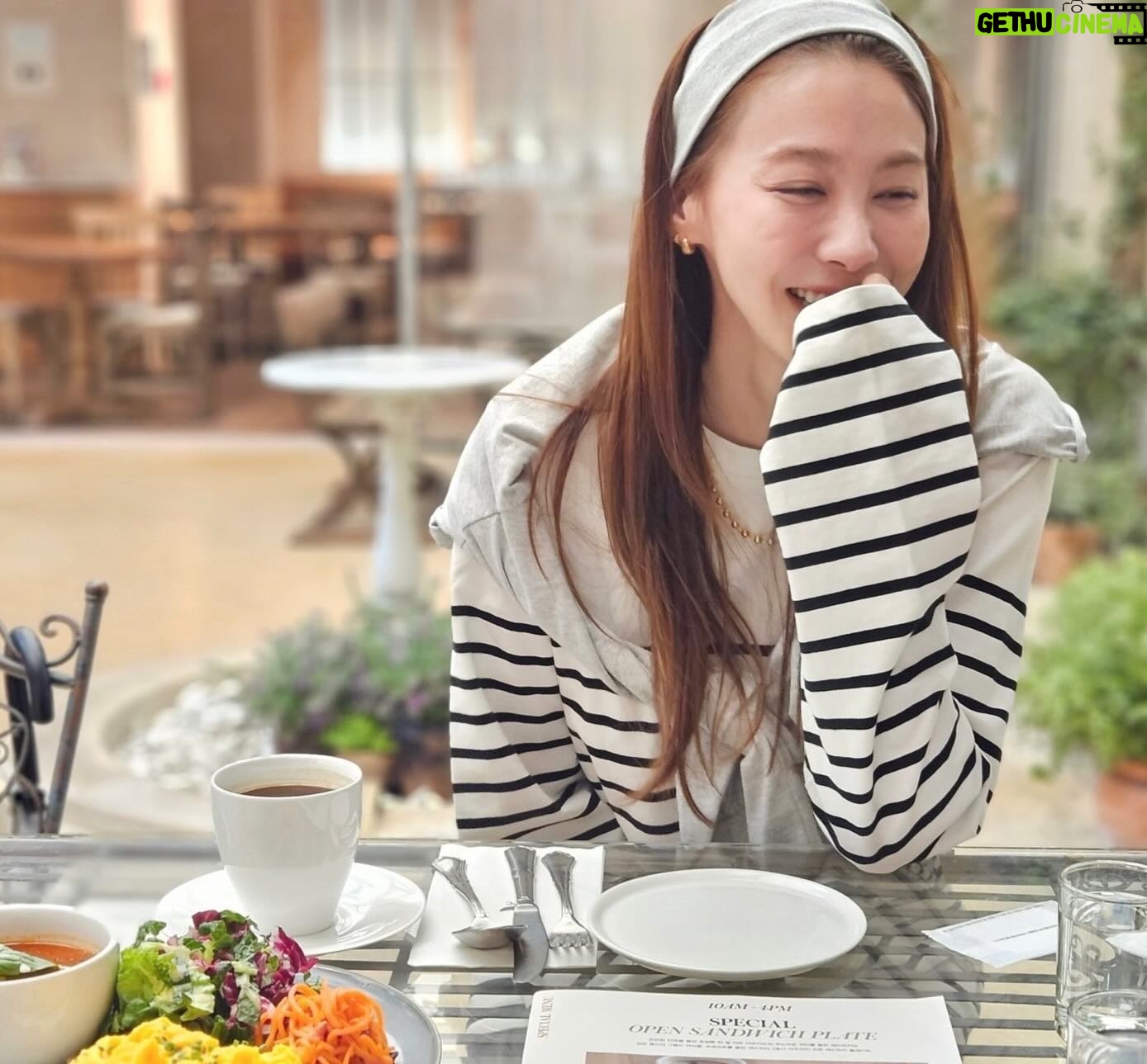 Yoo In-young - 3 Likes - _
.
서로의 긍정 기운을 한가득 받고!!
.
짧은 시간 너무 아쉬워
.
