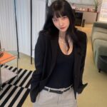 Yoo In-young Instagram – _
.
.
쌤들이
“어머 언니, 이건 꼭 올려야 돼요!! ’”
라며 찍어 준 사진🫣