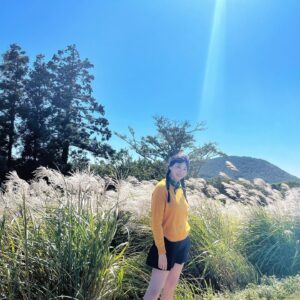 Yoo In-young Instagram - _
.
.
가을골프🏌🏻‍♀️
.
#바람불어와내머리날려도 
#언젠가는늘겠지