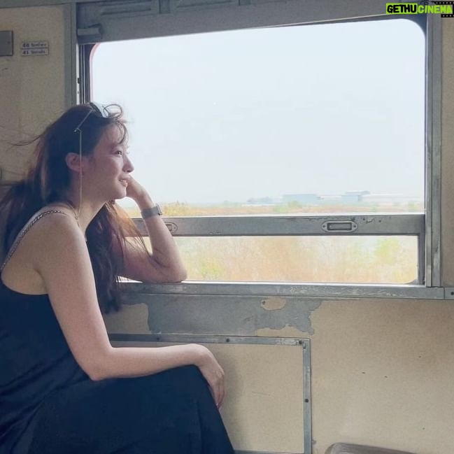Yoo In-young - 12K Likes - _
.
.
🚃