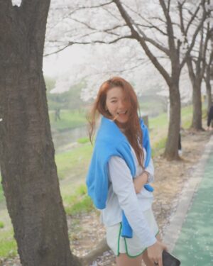 Yoo In-young Instagram - _
.
.
행복해지는 계절🌸