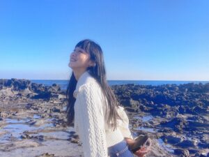 Yoo In-young Instagram - _
.
.
파란색은 따뜻하다..🔵