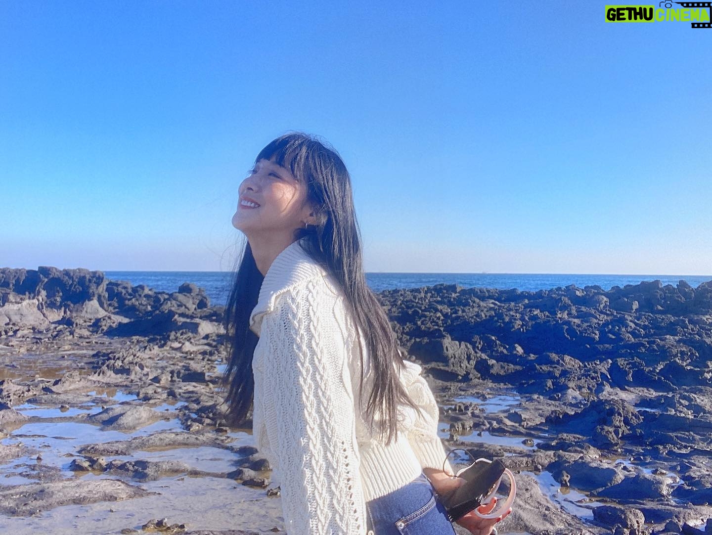 Yoo In-young - 6.3K Likes - _
.
.
파란색은 따뜻하다..🔵