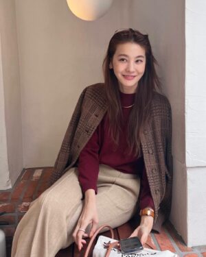 Yoo In-young Instagram - _
.
.
주세요, 맛있는 커피를.☕️