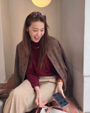 Yoo In-young Instagram - _
.
.
주세요, 맛있는 커피를.☕️
