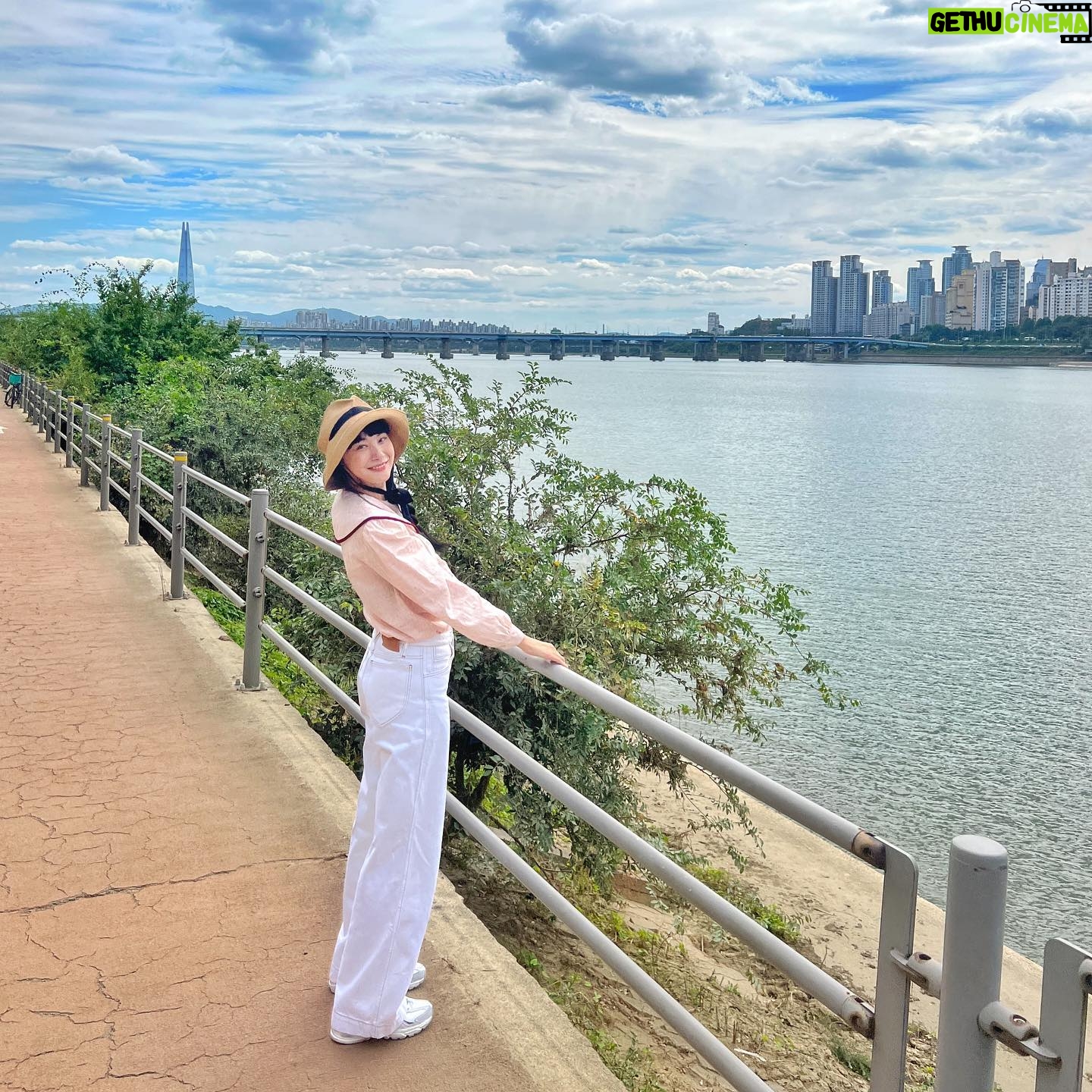 Yoo In-young - 4.9K Likes - _
.
.
날씨맑음🌞