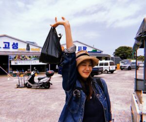 Yoo In-young Instagram - _
.
.
뭐 샀게..?