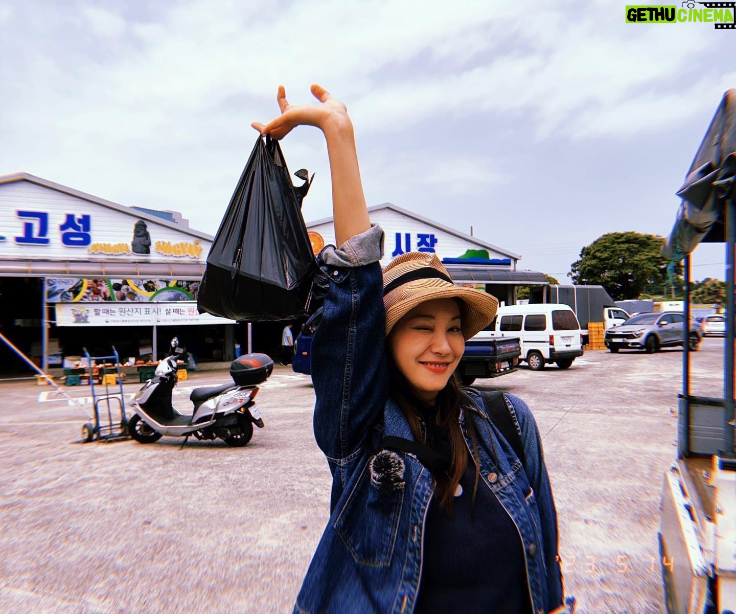 Yoo In-young - 5.3K Likes - _
.
.
뭐 샀게..?