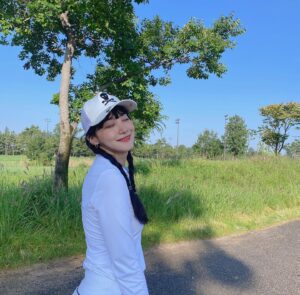Yoo In-young Instagram - _
.
.
골프공을 하나도 안 잃어버리다니..🫢 
.
#가을골프 
#난즐거웠다