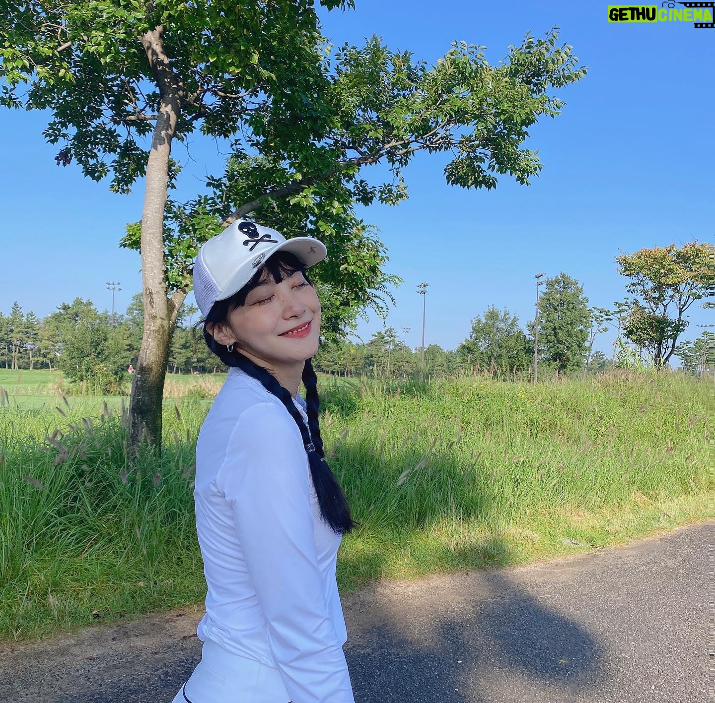 Yoo In-young - 5.7K Likes - _
.
.
골프공을 하나도 안 잃어버리다니..🫢
.
#가을골프
#난즐거웠다
