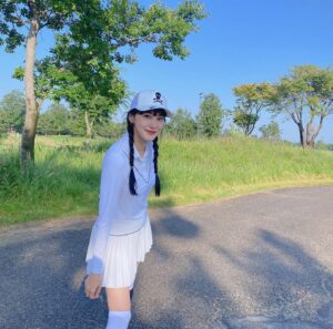 Yoo In-young Instagram - _
.
.
골프공을 하나도 안 잃어버리다니..🫢 
.
#가을골프 
#난즐거웠다
