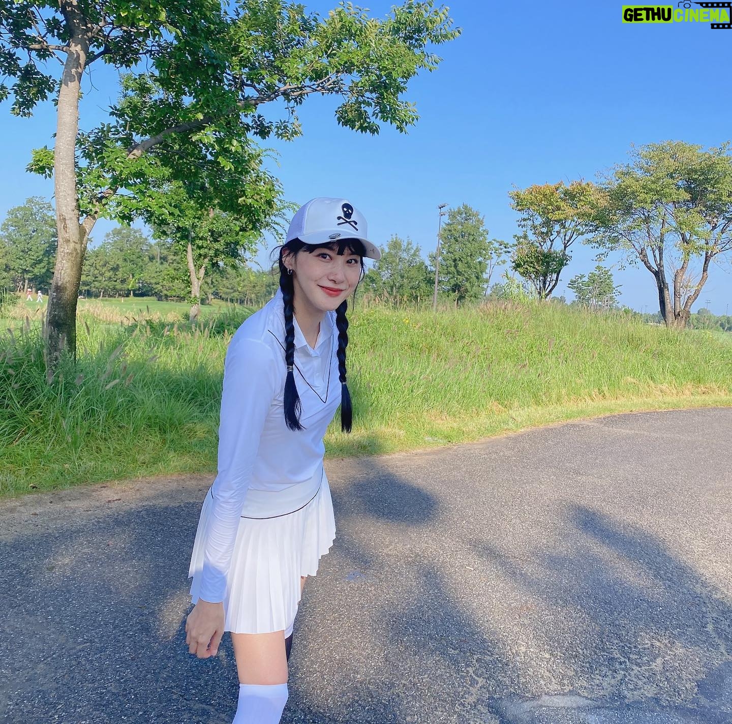 Yoo In-young - 5.7K Likes - _
.
.
골프공을 하나도 안 잃어버리다니..🫢
.
#가을골프
#난즐거웠다