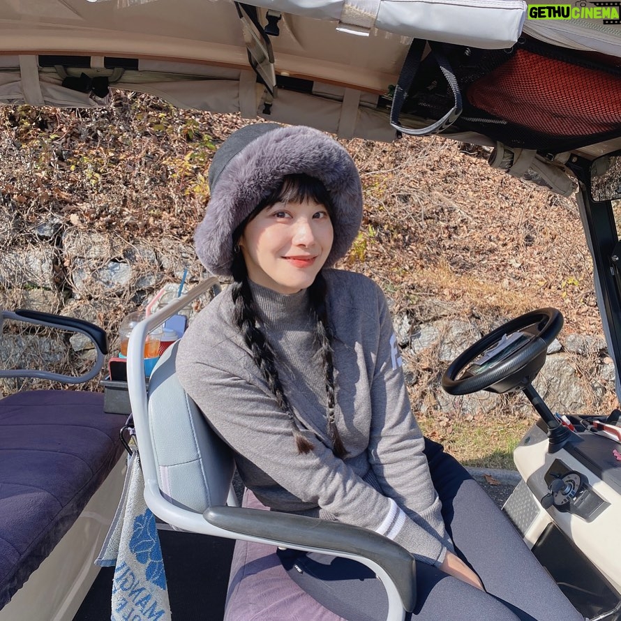 Yoo In-young - 5.1K Likes - _
.
.
아마도 올해 마지막 롼딩⛳️