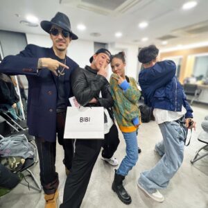Yoon Mi-rae Instagram - 🤎🤍🧡💛 

𝒯𝒽𝒶𝓃𝓀 𝓎ℴ𝓊 𝒻ℴ𝓇 𝓌ℯ𝓁𝒸ℴ𝓂𝒾𝓃ℊ 𝓊𝓈 𝒾𝓃𝓉ℴ 𝓎ℴ𝓊𝓇 𝒷ℯ𝒶𝓊𝓉𝒾𝒻𝓊𝓁 𝒽ℴ𝓂ℯ 𝒶𝓃𝒹 𝒻ℴ𝓇 𝒷ℯ𝒾𝓃ℊ 𝓈ℴ 𝓌𝒶𝓇𝓂 𝒶𝓃𝒹 𝓀𝒾𝓃𝒹 ❤︎︎

#thailand #traveldiary #또가고싶다 😛 #feelghoodmusic #feelghoodmemories