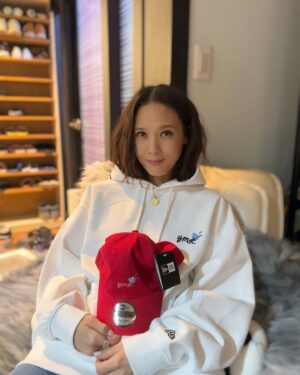 Yoon Mi-rae Instagram - Ghood vibes Love and Hope 😉

#jhope #feelghoodmusic #ghoodtimes #너무잘웃어줘서 🤣