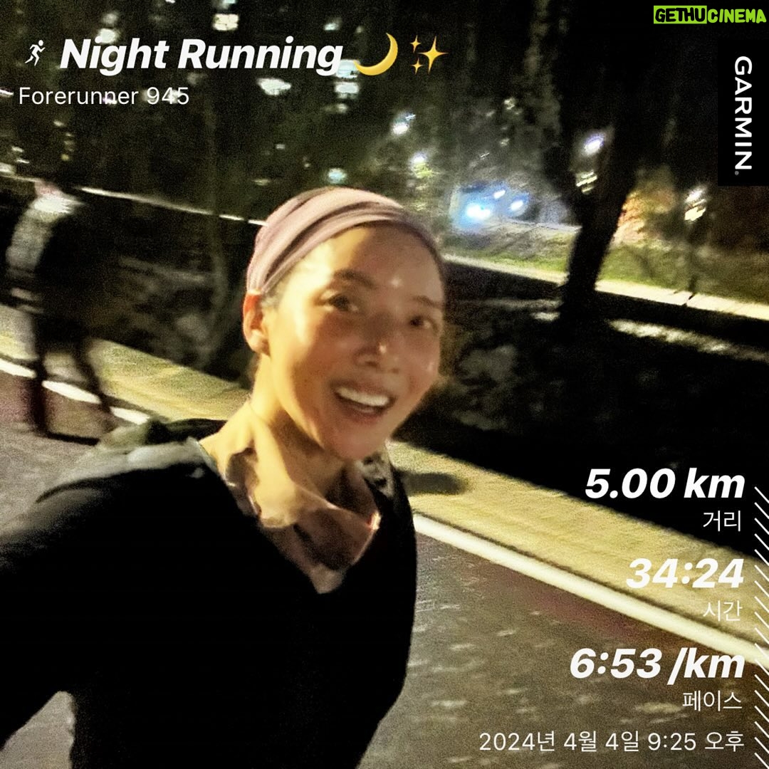 Yoon Se-a Instagram - 핑쿠잠옷바지 그대로 급하게 러닝이 그리워 #5kmx2 #10km 요즘 이상한 짓 많이 한다. 😂 #행복하세아🍀