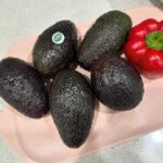 Yoon Se-a Instagram - #아보카도🥑 무르익어… #과카몰리 왕창 만들어놓고… 썰어놓은 #양파 김치 참치 달달 볶아 #김치볶음밥🍳 #투달걀 저염소식을 해보려 했는데…🤤 입닫자…!!🤐 묵은지 탈탈 털어 허전한 아침!😋 맛있다! #세아의아침 #행복하세아🍀