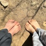 Yoon Se-a Instagram - 청계산을 맨발로 오르다!! 2024.4.2. with 승범 너무 많이 웃었다. 고마와. 청계산. 그리고 승범. #로망 #실현 #청계산 #어싱 #행복하세아🍀