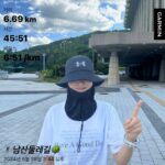 Yoon Se-a Instagram - 대낮 중무장 남산둘레길 러닝! 이쯤이야..!! 하핫!! 그런 날이 올거야. 토닥토닥… #6.7km #남산둘레길 #러닝 #행복하세아🍀