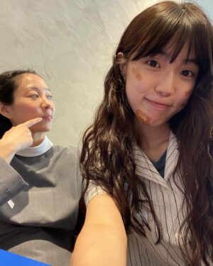 Yoon Seo-ah Instagram - 사실 영지는 이렇게 밝고 사람을 좋아해요 
#종말의바보 #netflix