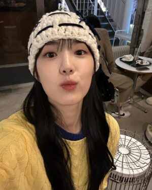 Yoon Seo-ah Instagram - 겨울의 끝자락을 서성입니다