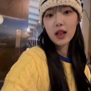 Yoon Seo-ah Instagram - 겨울의 끝자락을 서성입니다
