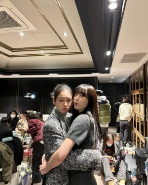 Yoon Seo-ah Instagram - 안은진!! 내가 사랑하는 거 아는진!! 🥹💜
모두 새해 시작은 #시민덕희 로 정의롭고 통쾌하게 하세요 📞🚨🩶