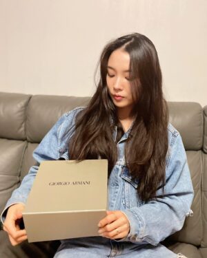 Yoon So-hee Instagram - ❤️
#아르마니뷰티
#giorgioarmani 
#giorgioarmanibeauty 
#파운데이션