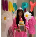 Yoon So-hee Instagram - 고마워요 모두들♡ 고생 많았어요 우리팀 덕분에 즐거웠어요 또 봐요🩷 오늘 밤도 kbs에서 가슴이 뛴다 봐주세요! 🫶 #가슴이뛴다#kbs #플디 🎂