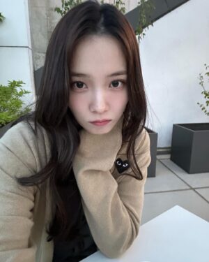 Yoon So-hee Instagram - ⠀⠀ 
긴머리👋
#longhair 👋