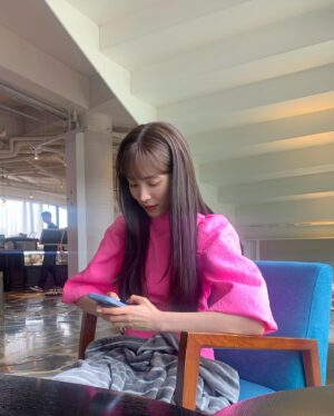 Yoon So-hee Instagram - 오늘이 벌써 마지막 방송이네요! 
시간 참 빠른 것 같아요.
막방 꼭 같이 봐주세요 :)

#가슴이뛴다 #kbs 
나해원 안녕 👋