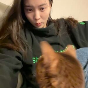 Yoon So-hee Instagram - 스포티파이 들으실분! 🙋‍♀️

썸타임즈 -헤어져서 팝니다-
귀여운 굿즈 감사합니다 ☺️
 #spotify #오디오드라마