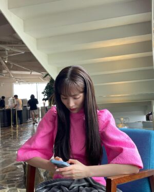 Yoon So-hee Instagram - 오늘이 벌써 마지막 방송이네요! 
시간 참 빠른 것 같아요.
막방 꼭 같이 봐주세요 :)

#가슴이뛴다 #kbs 
나해원 안녕 👋