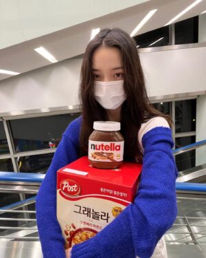 Yoon So-hee Instagram - 기숙사 생활에 필요한 것들
Things I need for dormitory 😋
yum 🍫