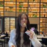 Yoon So-hee Instagram - 😋🍍 #아침